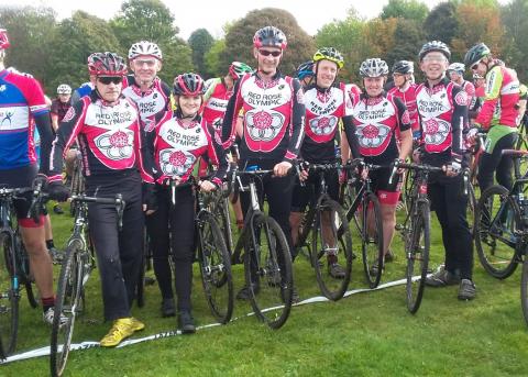 Red Rose Olympic Vets and Women on the start line at Heaton Park Cyclocross, Manchester